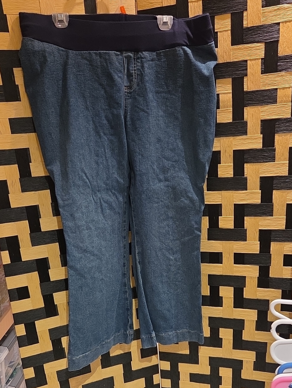 Stretch Pull-On Cropped Jeans in Dark Blue with Navy Waistband